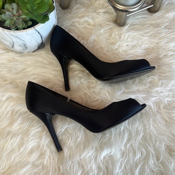 Stuart Weitzman Black Polly Pump Satin Peep Toe Pumps Stiletto Heels Size 8 - Picture 4 of 13